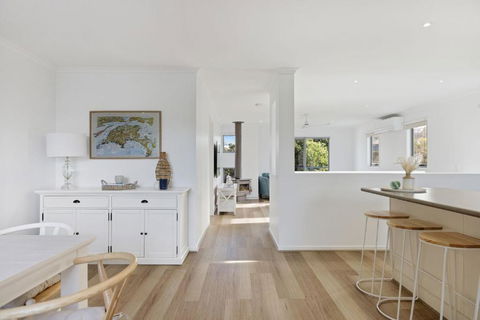 Island Court - Accommodation QLD 0