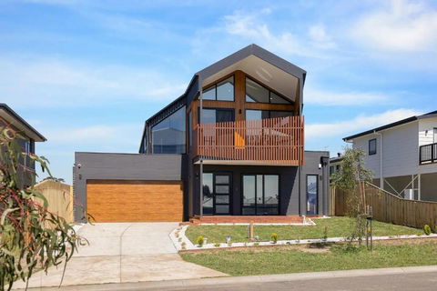 Island Family Retreat By Ready Set Stay - BYO Sheets And Towels - Accommodation QLD 0