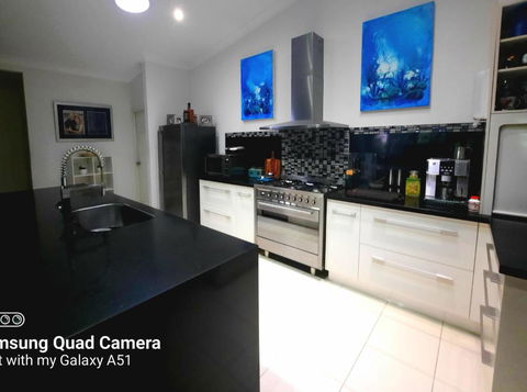 ISLAND ROOM On Magnetic Island - Accommodation QLD 2