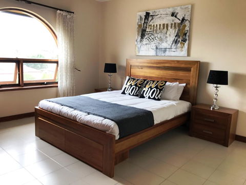 Adelaide's Holiday Home - Accommodation QLD 0