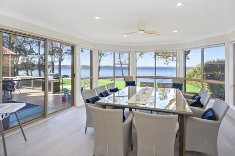 Adrift Retreat - St Georges Basin Waterfront Home - Accommodation QLD 2