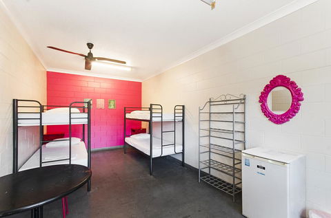 Adventurers Backpackers - Accommodation QLD 3