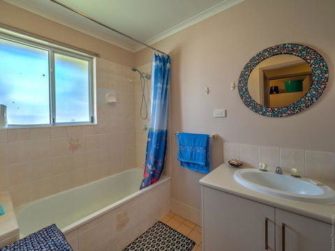 Affordable Holiday Home - Accommodation QLD 3