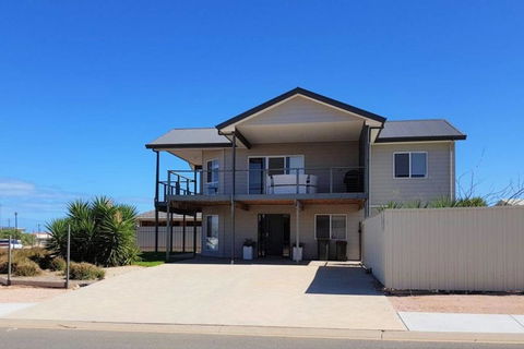 Agape Holiday Home - Accommodation QLD 0