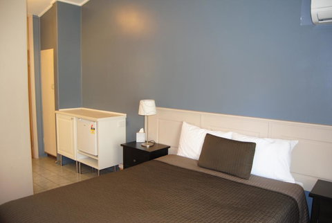 Airlie House Motor Inn - Accommodation QLD 3