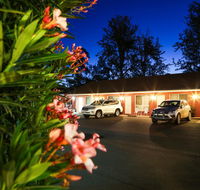 Akuna Motor Inn and Apartments - Accommodation QLD