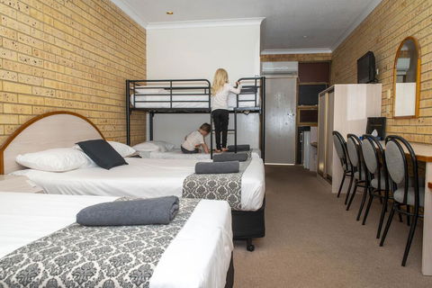 Albert Park Motor Inn - Accommodation QLD 1