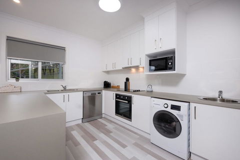 Albury Yalandra Apartment 3 - Accommodation QLD 3