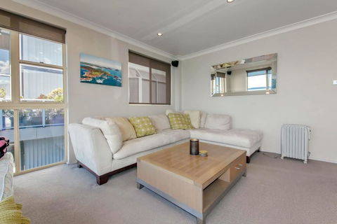 Alcheringa Unit 3 & 4, 32 Sandy Point Road - Accommodation QLD 1