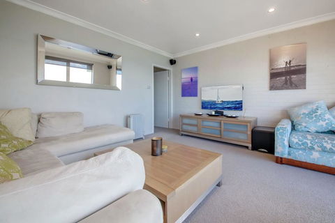 Alcheringa Unit 3 & 4, 32 Sandy Point Road - Accommodation QLD 2