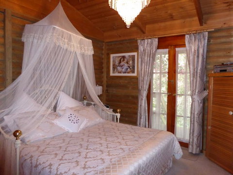 Aldgate Lodge Bed & Breakfast - Accommodation QLD 2
