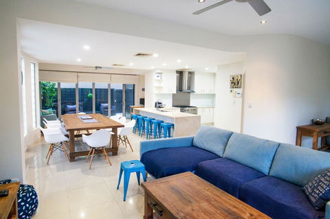 Alexandra Headland Luxury Townhouse - Accommodation QLD 0