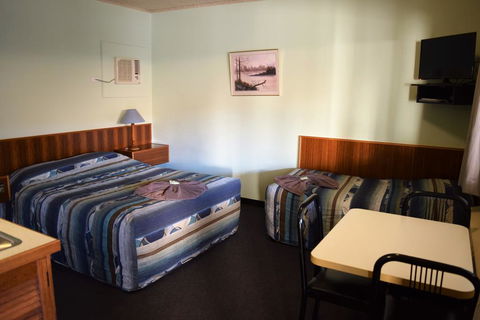 Alkira Motel - Accommodation QLD 1