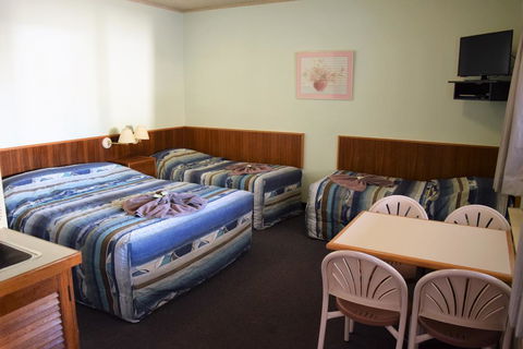 Alkira Motel - Accommodation QLD 2