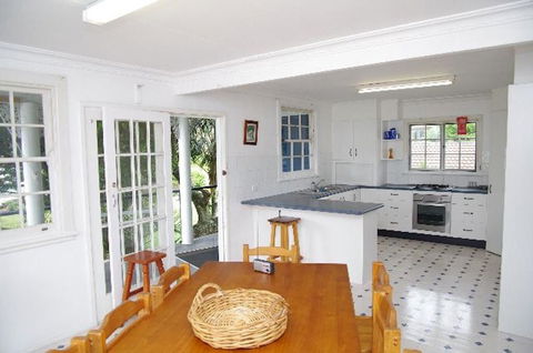 Allamanda House, 3 Willow Street - Accommodation QLD 2