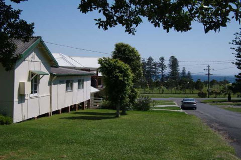 Almare, 7 Gowing Street - Accommodation QLD 1