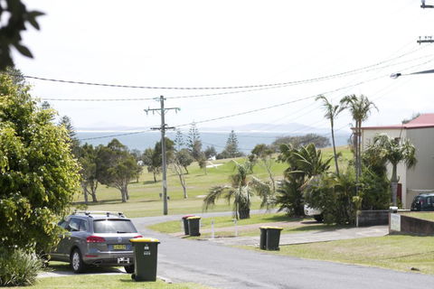 Almare, 7 Gowing Street - Accommodation QLD 0