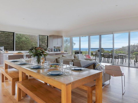 Aloha - Direct Beach Access From Property - Accommodation QLD 1