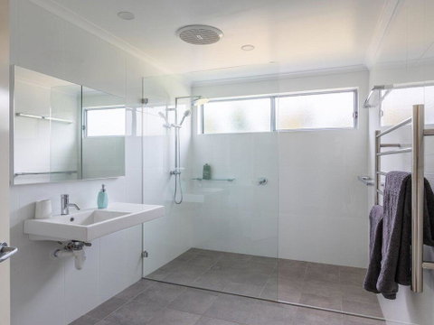 Aloha - Direct Beach Access From Property - Accommodation QLD 3