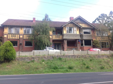 Alpine Retreat Hotel - Accommodation QLD 0