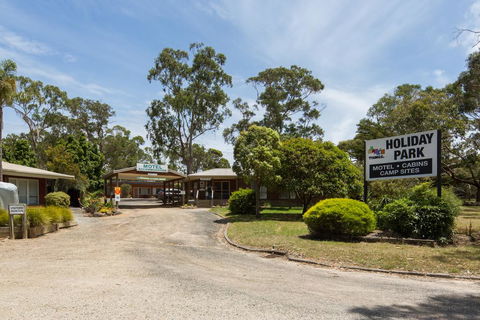 Amaze N Things Holiday Park & Motel - Accommodation QLD 0