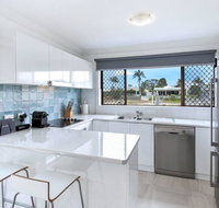 Amazing Modern Apartment on the Canal - Accommodation QLD