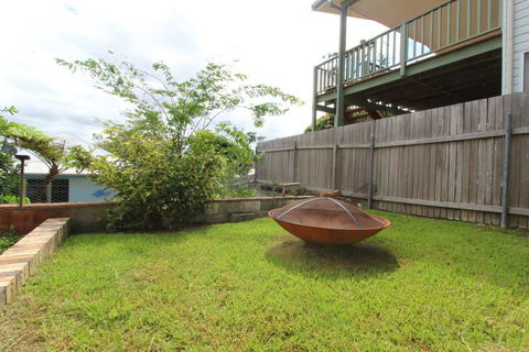 Amzaz, 15 Korogora Street - Accommodation QLD 3