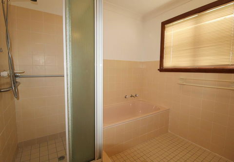 Amzaz, 15 Korogora Street - Accommodation QLD 0