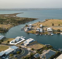 Anchored - Access to the Gippsland Lakes - Accommodation QLD