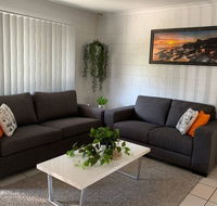 Andergrove Home with a Garden View-Wi-fi  Netflix - Accommodation QLD