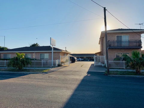 Angel's Rest Motel - Accommodation QLD 2