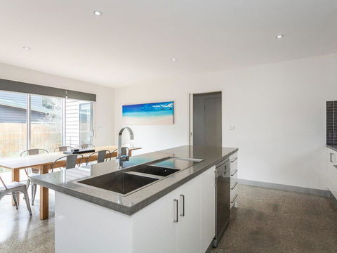 ANGLE BY THE SEA - Anglesea - Accommodation QLD 1