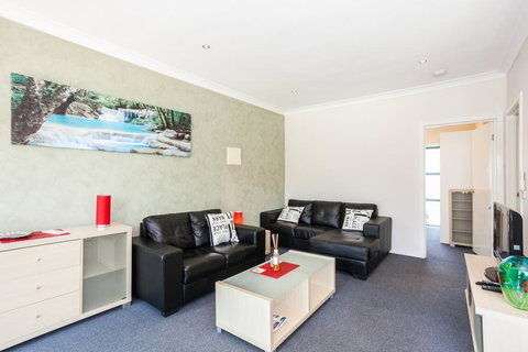 Anglesea River Apartments - 2 Bed Unit 2/4 - Accommodation QLD 2