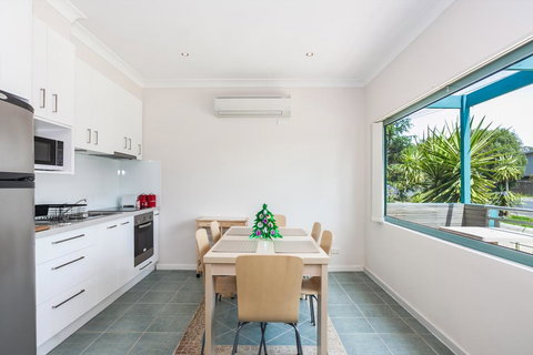 Anglesea River Apartments - 2 Bed Unit 2/4 - Accommodation QLD 3