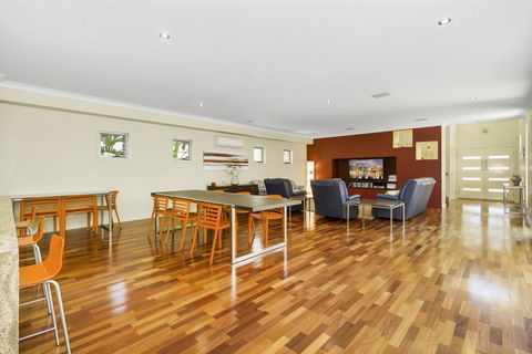 ANGOURIE HOUSE - SALT VILLAGE - Accommodation QLD 3