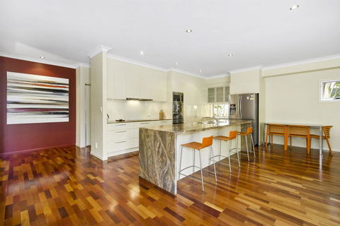 ANGOURIE HOUSE - SALT VILLAGE - Accommodation QLD 2