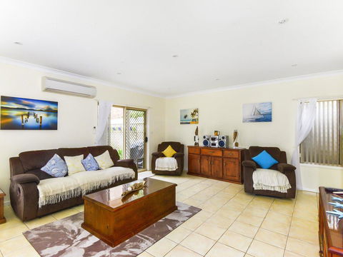Anne's Beach Getaway - Accommodation QLD 2