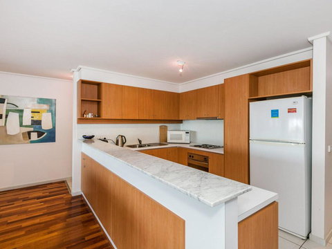 APARTMENT 10 PACIFIC APARTMENTS - FREE WIFI! - Accommodation QLD 2