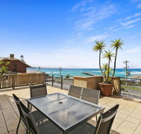 APARTMENT 12 PACIFIC APARTMENTS- Across From the Pier - Accommodation QLD