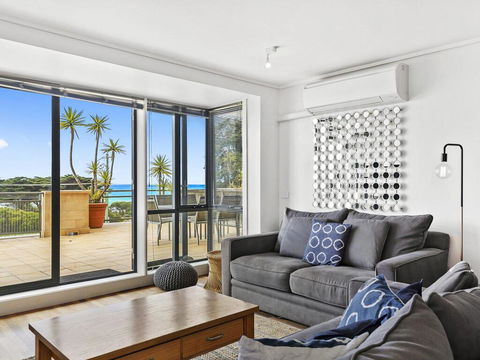 APARTMENT 12 PACIFIC APARTMENTS- Across From The Pier - Accommodation QLD 2
