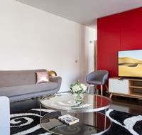 Apartment with Balcony and Parking near Racecourse - Accommodation QLD