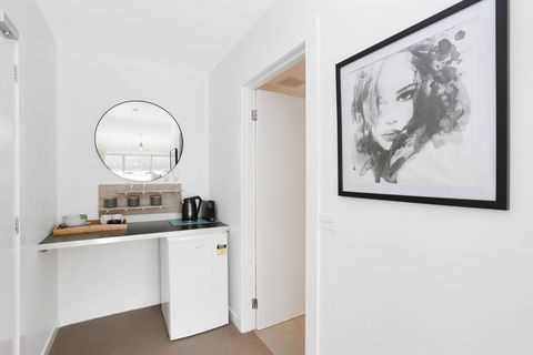 APOLLO 13 STUDIO - Free Wifi, Opposite Beach! - Accommodation QLD 3