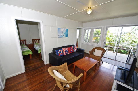 Apollo 2 9 Hodgson Street - Accommodation QLD 1