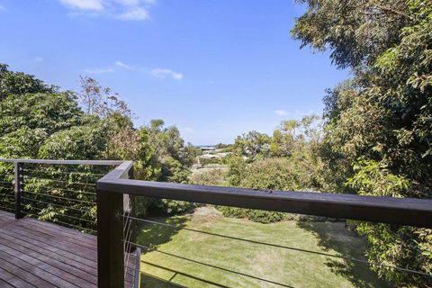 APOLLO BAY HOLIDAY HOUSE - Walk To Beach + Wifi - Accommodation QLD 1