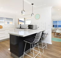 Aqua Palm with Sweeping One Mile Views - Accommodation QLD