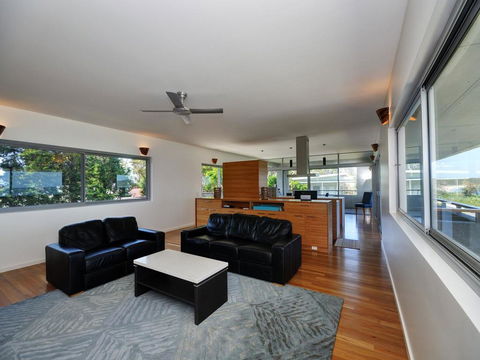 Architectural Design On The Beach - Accommodation QLD 0