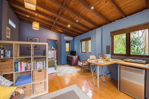 Art & Garden Retreat - Accommodation QLD 1