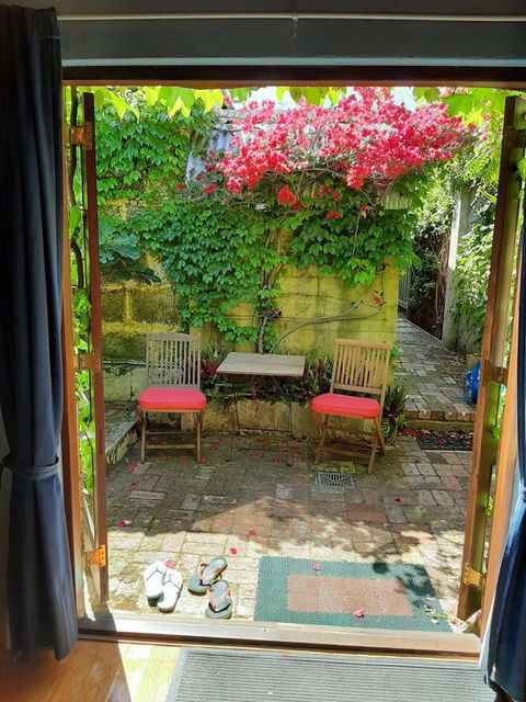 Art & Garden Retreat - Accommodation QLD 3