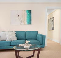 Art Deco apartment steps from harbour and beach - Accommodation QLD