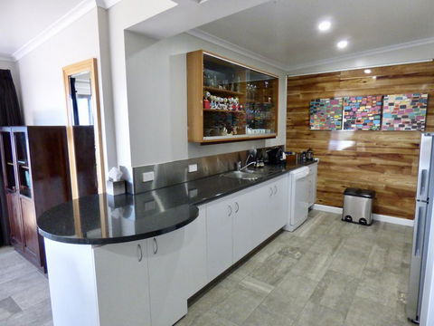 ArtHOUSE Beachfront Accommodation - Accommodation QLD 2